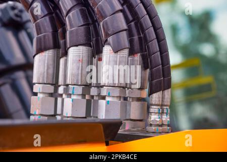 Tubi idraulici e tubi flessibili di macchine industriali pesanti Foto Stock