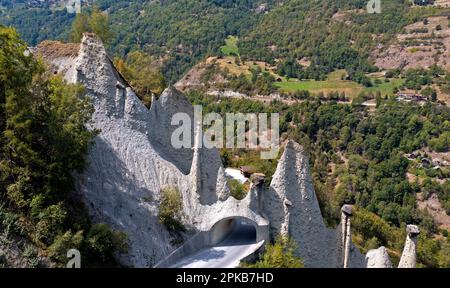 Piramidi di terra di Euseigne, Heremence, Val d'Herens, Vallese, Svizzera Foto Stock