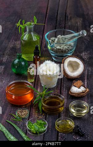 Oli vegetali e cosmetici fatti in casa. Foto Stock