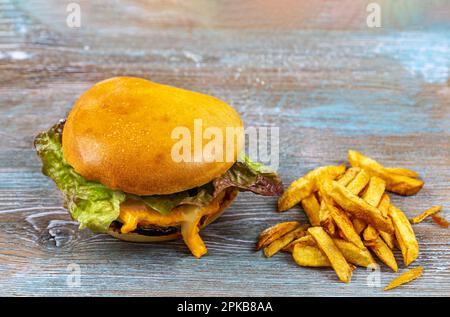 Veggie hamburger e patatine fritte. Foto Stock