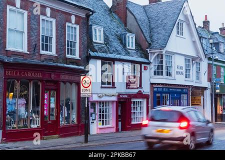 Inghilterra, Dorset, Blandford Forum, East Street con font Georgian Shop Foto Stock