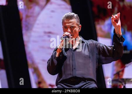 Chicago, Stati Uniti. 05th Apr, 2023. Dave Gahan di Depeche Mode durante il Memento Mori Tour presso United Center il 5 aprile 2023, a Chicago, Illinois (Foto di Daniel DeSlover/Sipa USA) Credit: Sipa USA/Alamy Live News Foto Stock