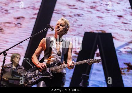 Chicago, Stati Uniti. 05th Apr, 2023. Martin Gore di Depeche Mode durante il Memento Mori Tour presso United Center il 5 aprile 2023, a Chicago, Illinois (Foto di Daniel DeSlover/Sipa USA) Credit: Sipa USA/Alamy Live News Foto Stock