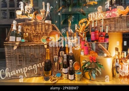 Vetrina natalizia in Inghilterra, Londra, Piccadilly, Fortnum & Mason Store Foto Stock