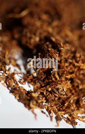 Rolling fogli essiccati del tabacco primo piano sfondo grande formato alta qualità foto di scorta fumo tossicodipendenti sigarette e giunti Foto Stock