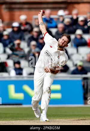 6th aprile 2023; Old Trafford, Manchester, Inghilterra: Divisione 1 County Championship Cricket, Lancashire contro Surrey Day 1; Tom Bailey del Lancashire Foto Stock