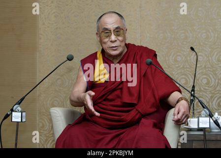 Sua Santità il 14th Dalai lama conduce una conferenza stampa a Sydney nell'ambito di una visita di undici giorni in Australia (6-16 giugno). Sheraton Wentworth Hotel, Sydney, Australia. 14.06.07. Foto Stock