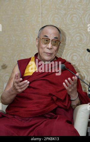 Sua Santità il 14th Dalai lama conduce una conferenza stampa a Sydney nell'ambito di una visita di undici giorni in Australia (6-16 giugno). Sheraton Wentworth Hotel, Sydney, Australia. 14.06.07. Foto Stock