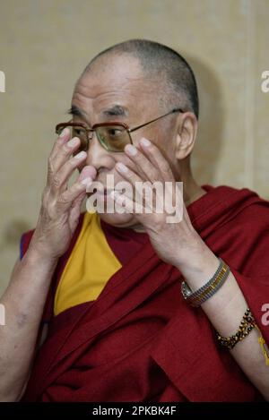 Sua Santità il 14th Dalai lama conduce una conferenza stampa a Sydney nell'ambito di una visita di undici giorni in Australia (6-16 giugno). Sheraton Wentworth Hotel, Sydney, Australia. 14.06.07. Foto Stock