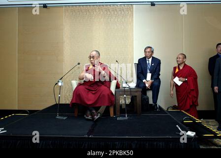 Sua Santità il 14th Dalai lama conduce una conferenza stampa a Sydney nell'ambito di una visita di undici giorni in Australia (6-16 giugno). Sheraton Wentworth Hotel, Sydney, Australia. 14.06.07. Foto Stock