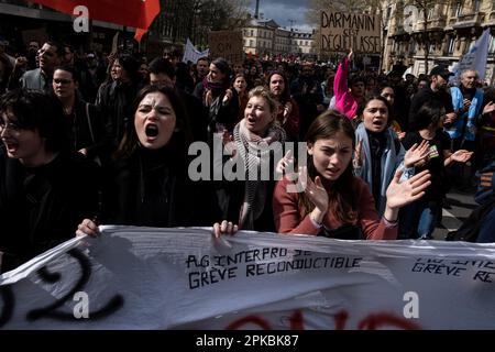 Parigi, Francia. 6th Apr 2023. Michael Bunel / le Pictorium - dimostrazione contro la riforma delle pensioni a Parigi - 6/4/2023 - Francia / Parigi - undicesimo giorno di mobilitazione contro la riforma delle pensioni, l'uso del 49,3 e le politiche del governo di Emmanuel Macron. 6 aprile 2023. Parigi, Francia. Credit: LE PICTORIUM/Alamy Live News Foto Stock