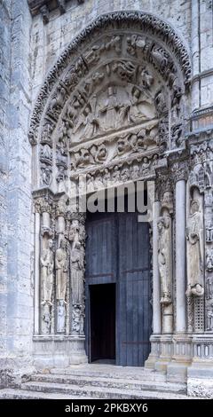 Portali sinistro e centrale, ingresso ovest, Cattedrale di Chartres, Francia Foto Stock