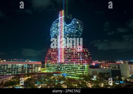 Vista aerea notturna del paesaggio urbano di Hollywood nella contea di Broward, Florida meridionale Foto Stock