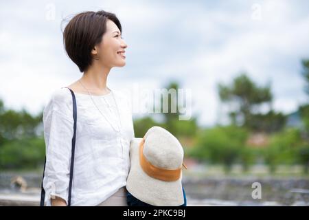 Donne che visitano Foto Stock