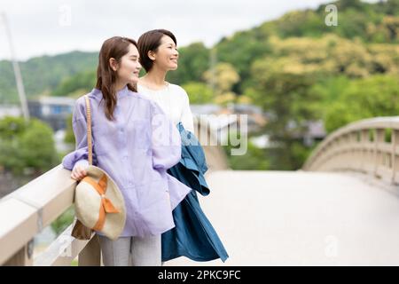Donne che visitano Foto Stock