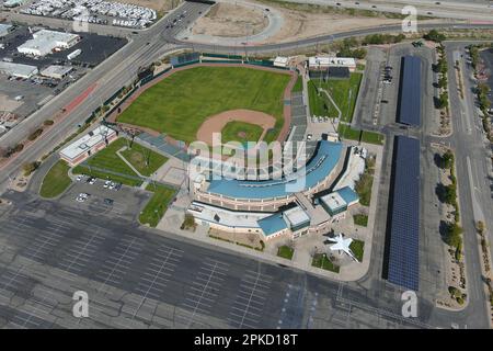 Vista aerea dello stadio municipale Hangar aka Lancaster, giovedì 6 marzo 2023, a Lancaster, California Foto Stock