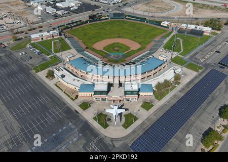 Vista aerea dello stadio municipale Hangar aka Lancaster, giovedì 6 marzo 2023, a Lancaster, California Foto Stock