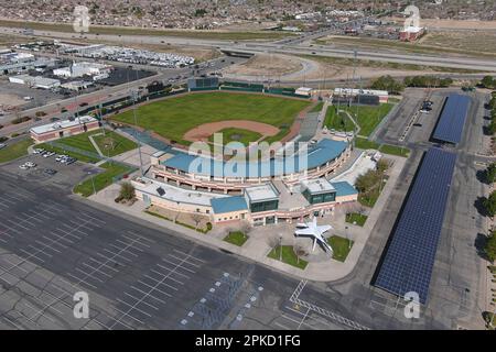 Vista aerea dello stadio municipale Hangar aka Lancaster, giovedì 6 marzo 2023, a Lancaster, California Foto Stock