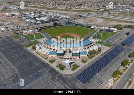 Vista aerea dello stadio municipale Hangar aka Lancaster, giovedì 6 marzo 2023, a Lancaster, California Foto Stock