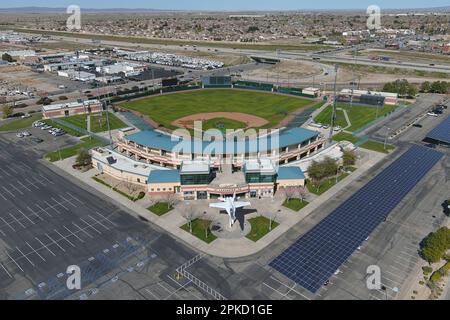 Vista aerea dello stadio municipale Hangar aka Lancaster, giovedì 6 marzo 2023, a Lancaster, California Foto Stock