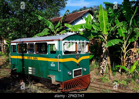Treno alla stazione di Kandy, Sri Lanka Foto Stock