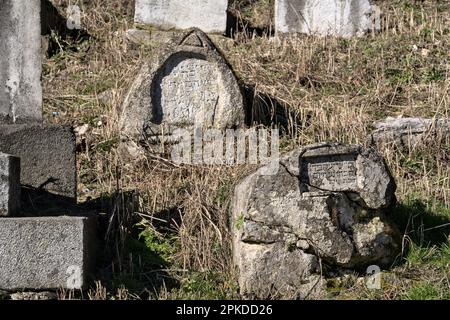 Zvorrnik, Bosnia-Erzegovina – Febbraio 2023: Il cimitero ebraico è iscritto come monumento nazionale Foto Stock