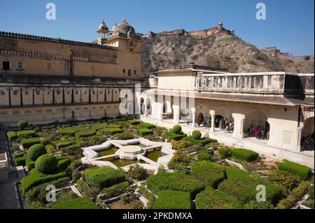 Sukh Niwas o Sukh Mahal la Sala del piacere ed il giardino hanno modellato in un disegno esagonale, fortificazione dell'ambra, Jaipur, Rajasthan, India Foto Stock