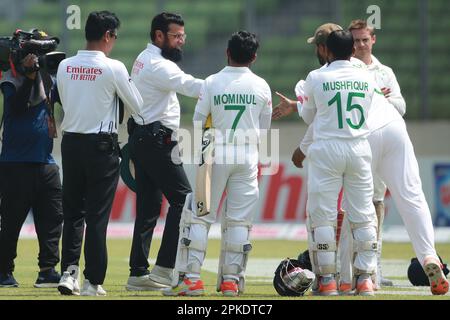 Aleem Dar PP è un umpire pakistano di cricket ed ex cricketer. È membro del Panel Elite di ICC Umpires, Bangladesh-Irlanda test match è hi Foto Stock