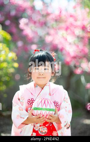 Bambino giapponese indossa un kimono a Tokyo Giappone Foto stock - Alamy