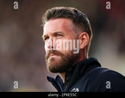 Il Luton Town manager Rob Edwards durante la partita del Campionato Sky Bet al Den, Millwall. Data immagine: Venerdì 7 aprile 2023. Foto Stock