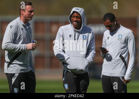 I giocatori del mercoledì di Sheffield arrivano davanti alla partita della Sky Bet League 1 Oxford United vs Sheffield mercoledì al Kassam Stadium, Oxford, Regno Unito, 7th aprile 2023 (Photo by Gareth Evans/News Images) Foto Stock