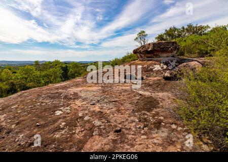 Formazioni geologiche e foreste, Cacapava do sul, Rio Grande do sul, Brasile Foto Stock