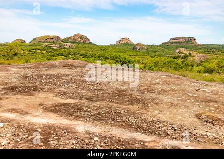 Formazioni geologiche e foreste, Cacapava do sul, Rio Grande do sul, Brasile Foto Stock