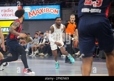 Vitoria-Gasteiz, Spagna. 06th Apr, 2023. Il giocatore di LDLC ASVEL Villeurbanne, Jonah Mathews (0) con la palla durante il 33rd° turno della lega regolare della Turkish Airlines Eurolega 2022-23 tra Cazoo Baskonia Vitoria-Gasteiz e l'LDLC ASVEL Villeurbanne, il 6 aprile 2023, alla Buesa Arena di Vitoria, Spagna. (Foto di Alberto Brevers/Pacific Press) Credit: Pacific Press Media Production Corp./Alamy Live News Foto Stock