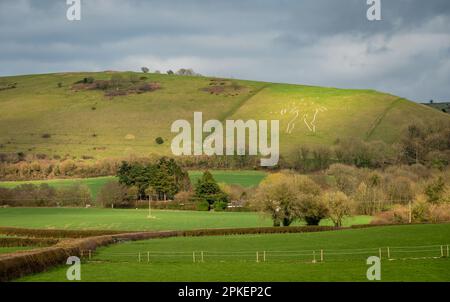 Paesaggio di Cerne Abbas in Dorset con l'antica figura di Cerne Abbas collina gigante Foto Stock