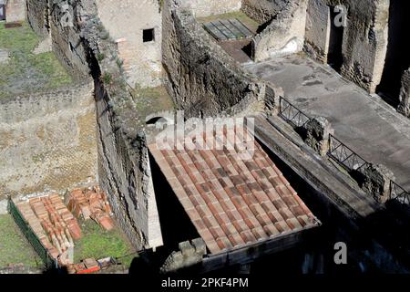 Antica copertura romana CBM a Ercolano Foto Stock