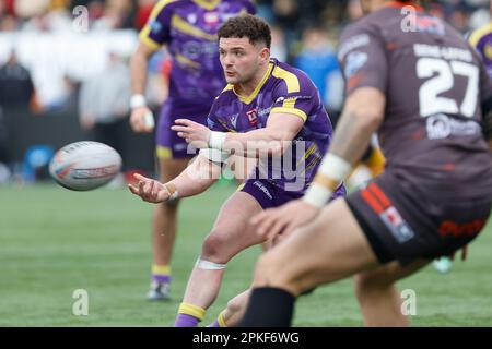 Curtis Davies of Newcastle Thunder passa durante la partita di campionato TRA Newcastle Thunder e Sheffield Eagles a Kingston Park, Newcastle venerdì 7th aprile 2023. (Foto: Chris Lishman | NOTIZIE MI) Credit: NOTIZIE MI & Sport /Alamy Live News Foto Stock