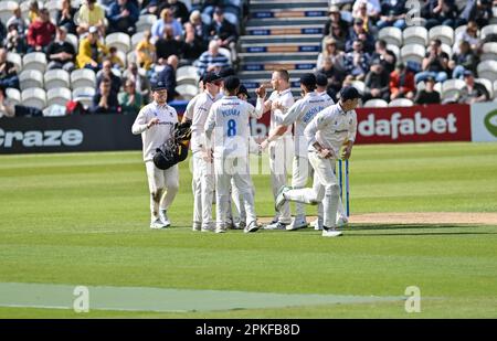 Hove, Regno Unito. 07th Apr, 2023. Hove, East Sussex, Regno Unito il 07 2023 aprile. Sussex festeggia come Matthew POTTS (Durham) è bowled da Ali ORR e catturato da Jack CARSON (Sussex) durante il giorno 2 del LV Insurance County Championships match tra Sussex CCC e Durham CC presso il 1st Central County Ground, Hove, East Sussex, UK il 07 2023 aprile. Credit: Francis Knight/Alamy Live News Foto Stock