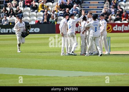 Hove, Regno Unito. 07th Apr, 2023. Hove, East Sussex, Regno Unito il 07 2023 aprile. Sussex festeggia come Matthew POTTS (Durham) è bowled da Ali ORR e catturato da Jack CARSON (Sussex) durante il giorno 2 del LV Insurance County Championships match tra Sussex CCC e Durham CC presso il 1st Central County Ground, Hove, East Sussex, UK il 07 2023 aprile. Credit: Francis Knight/Alamy Live News Foto Stock