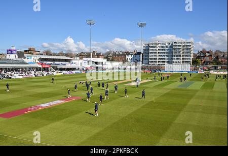 Hove, Regno Unito. 07th Apr, 2023. Hove, East Sussex, Regno Unito il 07 2023 aprile. I giocatori si scaldano all'inizio del giorno 2 della partita dei LV Insurance County Championships tra Sussex CCC e Durham CC al Central County Ground 1st, Hove, East Sussex, Regno Unito, il 07 2023 aprile. Credit: Francis Knight/Alamy Live News Foto Stock