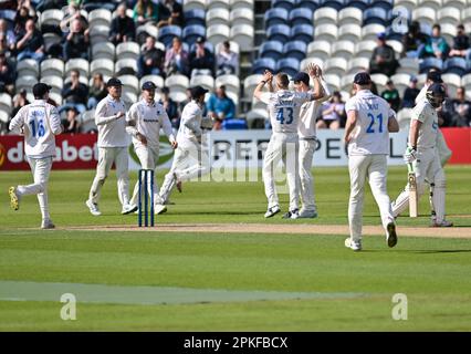 Hove, Regno Unito. 07th Apr, 2023. Hove, East Sussex, Regno Unito il 07 2023 aprile. Durham festeggia dopo aver preso un wicket durante la partita dei LV Insurance County Championships tra Sussex CCC e Durham CC presso il 1st Central County Ground, Hove, East Sussex, Regno Unito il 07 2023 aprile. Credit: Francis Knight/Alamy Live News Foto Stock