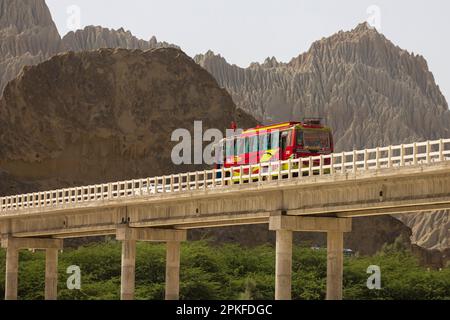 Hingol Pakistan 2022 marzo, i pellegrini di Yatris indù visitano nani mandir situato a Hinglaj per eseguire alcune puja e rituali come parte del pellegrinaggio, tr Foto Stock