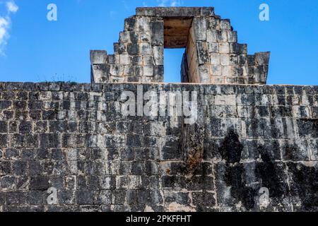 Foto del cestino della palla dalla città maya di Chichen Itza nella penisola dello Yucatan in Messico. E 'un'antica città Maya dove la piramide, t Foto Stock