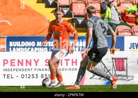 Josh Bowler #11 di Blackpool in azione durante il gioco durante la partita Sky Bet Championship Blackpool vs Cardiff City a Bloomfield Road, Blackpool, Regno Unito, 7th aprile 2023 (Photo by Craig Thomas/News Images) in, il 4/7/2023. (Foto di Craig Thomas/News Images/Sipa USA) Credit: Sipa USA/Alamy Live News Foto Stock