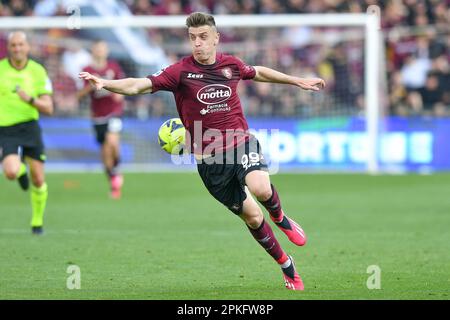 Salerno, Italia. 07th Apr, 2023. Krzysztof Piatek di US Salernitana durante la Serie A match tra US Salernitana 1919 e Inter Milan allo Stadio Arechi di Salerno, Italia il 7 aprile 2023. Credit: Giuseppe Maffia/Alamy Live News Foto Stock