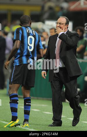 Milano, Italia, 22/09/2010 : Samuel Eto’o e Rafael Benitez durante la partita Inter Bari Foto Stock