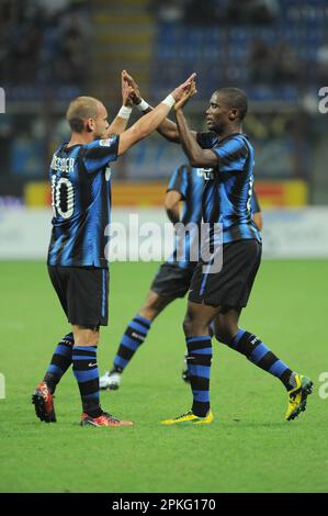 Milano, Italia, 22/09/2010 : Samuel Eto’o e Wesley Sneijder durante la partita Inter Bari Foto Stock