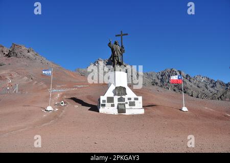 Cristo redentor en el paso de Uspallata en la frontera Argentina Chilena Foto Stock