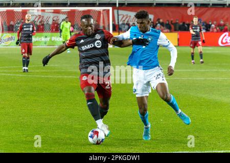 Toronto, ON, Canada - Aprile 1: Ayo Akinola #20 avanti del Toronto FC corre per la palla durante la partita della stagione regolare MLS 2023 tra Toronto Foto Stock