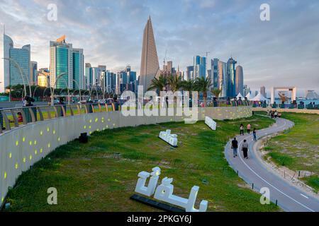 Spettacolo di luci Ramadan alla Corniche Doha. Ramadan decorazione leggera alla Corniche Doha Foto Stock